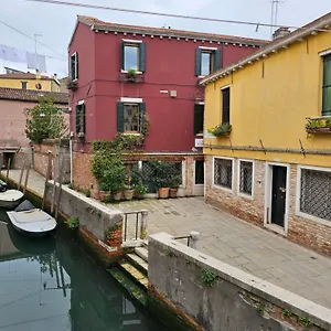Apartment Casa Rossa Vista Canale, Venice
